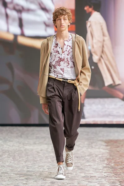 Look 4